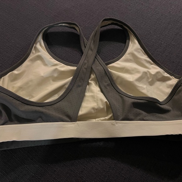 Avía - Picture 2 of 3